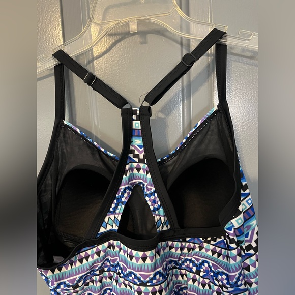 Grad Everest Swim Top - Picture 3 of 6